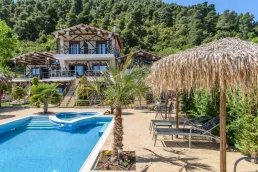 SIMON KING Pools & Beach