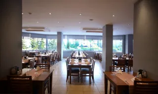 SIMPLY FINE HOTEL ALIZE Restaurants
