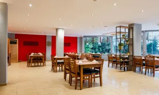 SIMPLY FINE HOTEL ALIZE Restaurants