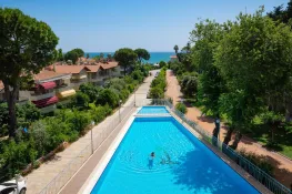 SIRMA HOTEL Pools & Beach