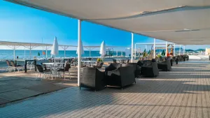 SL LA PERLA HOTEL Restaurants