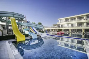 SL LA PERLA HOTEL Pools & Beach