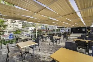 SL LA PERLA HOTEL Restaurants