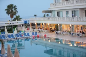 SL LA PERLA HOTEL Pools & Beach