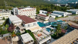 SL LA PERLA HOTEL Pools & Beach