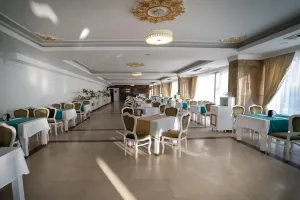 SL LA PERLA HOTEL Restaurants
