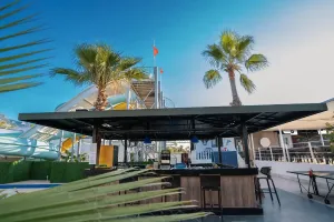 SL LA PERLA HOTEL Bars