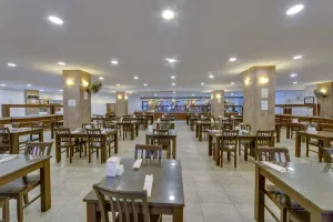 SMART HOLIDAY HOTEL Restaurants