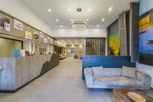 SMART HOLIDAY HOTEL Lobby