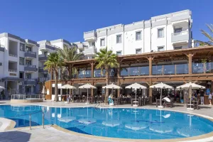 SMART HOLIDAY HOTEL Pools & Beach