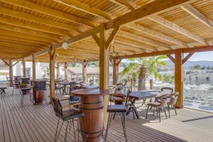 SMART HOLIDAY HOTEL Bars