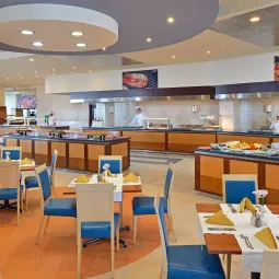 SOL LUNA BAY RESORT Restaurants