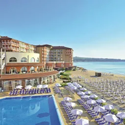 SOL LUNA BAY RESORT Pools & Beach