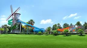 STARLIGHT RESORT HOTEL Pools & Beach
