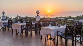 STARLIGHT RESORT HOTEL Restaurants