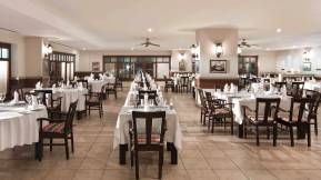 STARLIGHT RESORT HOTEL Restaurants