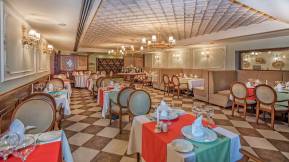STARLIGHT RESORT HOTEL Restaurants