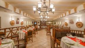 STARLIGHT RESORT HOTEL Restaurants