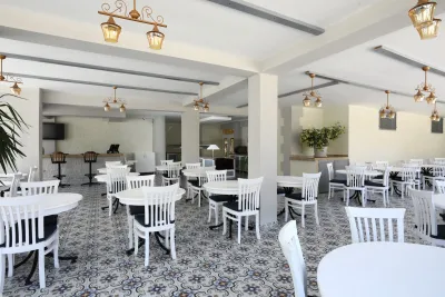 SUMMER GARDEN SUITES - BEACH HOTEL Restaurants