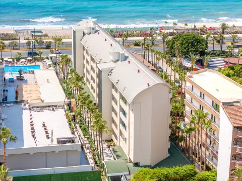SUN HEAVEN QUEEN HOTEL Pools & Beach