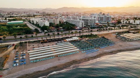 SUN HEAVEN QUEEN HOTEL Pools & Beach