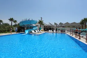 SUN HEAVEN QUEEN HOTEL Pools & Beach