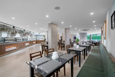 SUN HEAVEN QUEEN HOTEL Restaurants