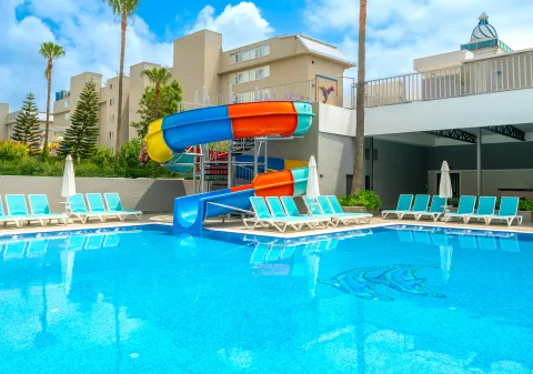 SUN HEAVEN QUEEN HOTEL Pools & Beach