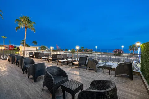 SUN HEAVEN QUEEN HOTEL Bars