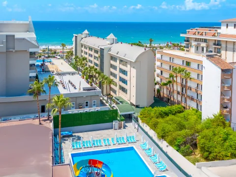 SUN HEAVEN QUEEN HOTEL Pools & Beach