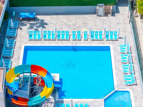 SUN HEAVEN QUEEN HOTEL Pools & Beach
