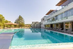 SUNCE HOTEL Pools & Beach