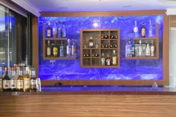 SUNDAY BEACH HOTEL Bars