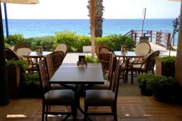 SUNDAY BEACH HOTEL Restaurants