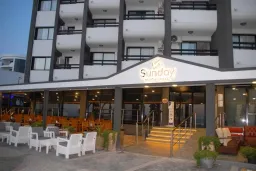 SUNDAY BEACH HOTEL Restaurants