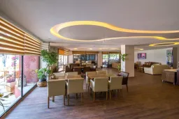 SUNDAY BEACH HOTEL Lobby