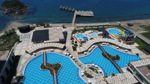 SUNIS EFES ROYAL PALACE RESORT Pools & Beach