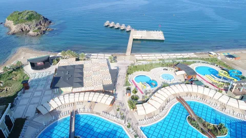 SUNIS EFES ROYAL PALACE RESORT Pools & Beach