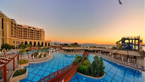 SUNIS EFES ROYAL PALACE RESORT Pools & Beach