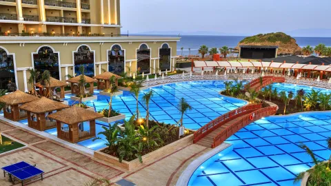 SUNIS EFES ROYAL PALACE RESORT Pools & Beach