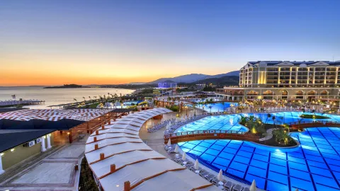 SUNIS EFES ROYAL PALACE RESORT Pools & Beach