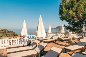 SUNNY HILL ALYA Pools & Beach