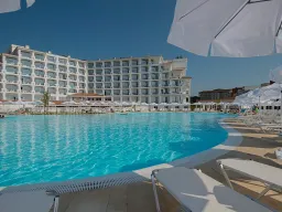 SUNRISE BLUE MAGIC RESORT Pools & Beach