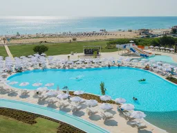 SUNRISE BLUE MAGIC RESORT Pools & Beach