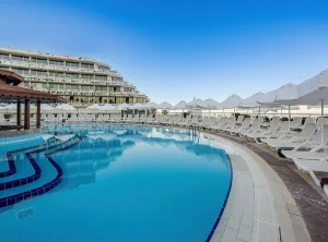 SUNRISE QUEEN LUXURY RESORT Pools & Beach