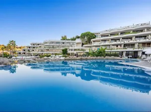 SUNRISE QUEEN LUXURY RESORT Pools & Beach