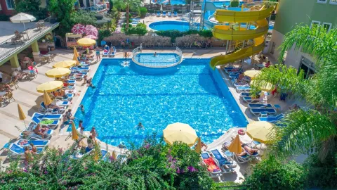 SUNSTAR BEACH HOTEL Pools & Beach
