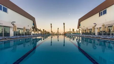 SUNSTAR RESORT HOTEL Pools & Beach