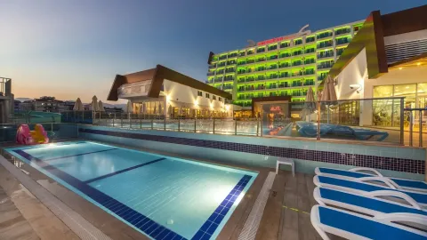 SUNSTAR RESORT HOTEL Pools & Beach