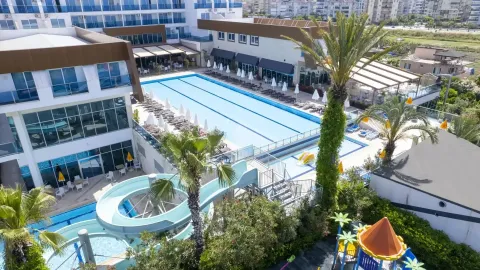 SUNSTAR RESORT HOTEL Pools & Beach